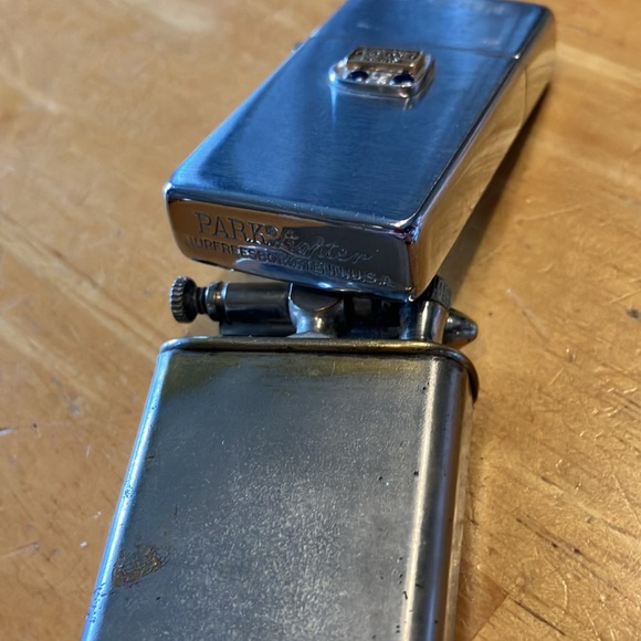 9 piece lot of vintage lighters + 2 free items - Picture 6 of 11